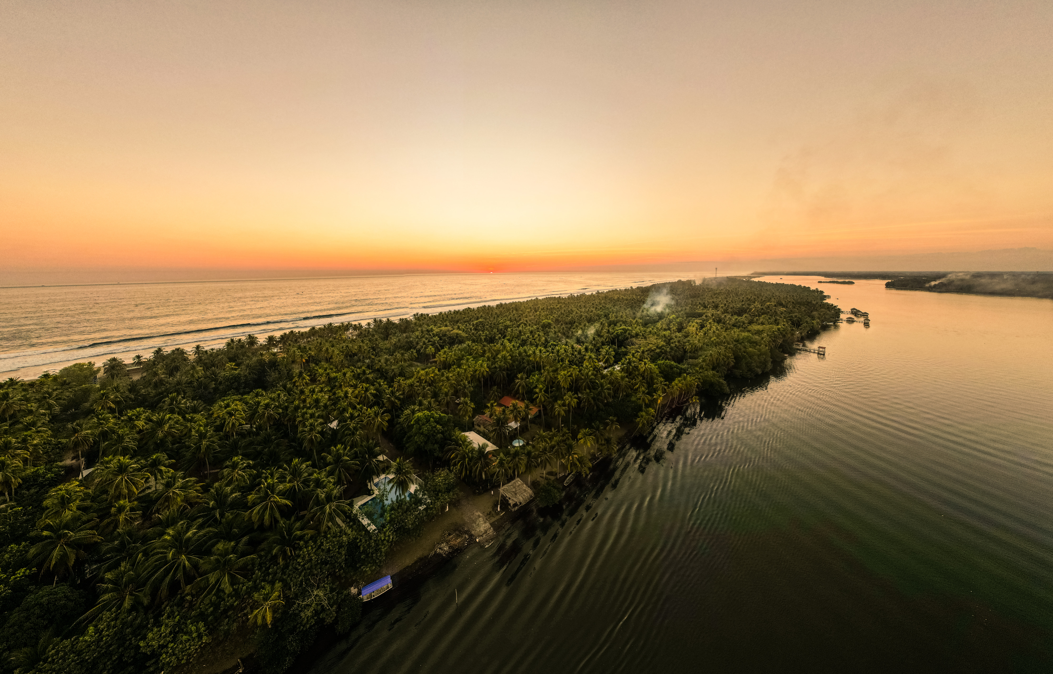 Barra-de-Santiago-playa-El-Salvador-Iberia-destinos