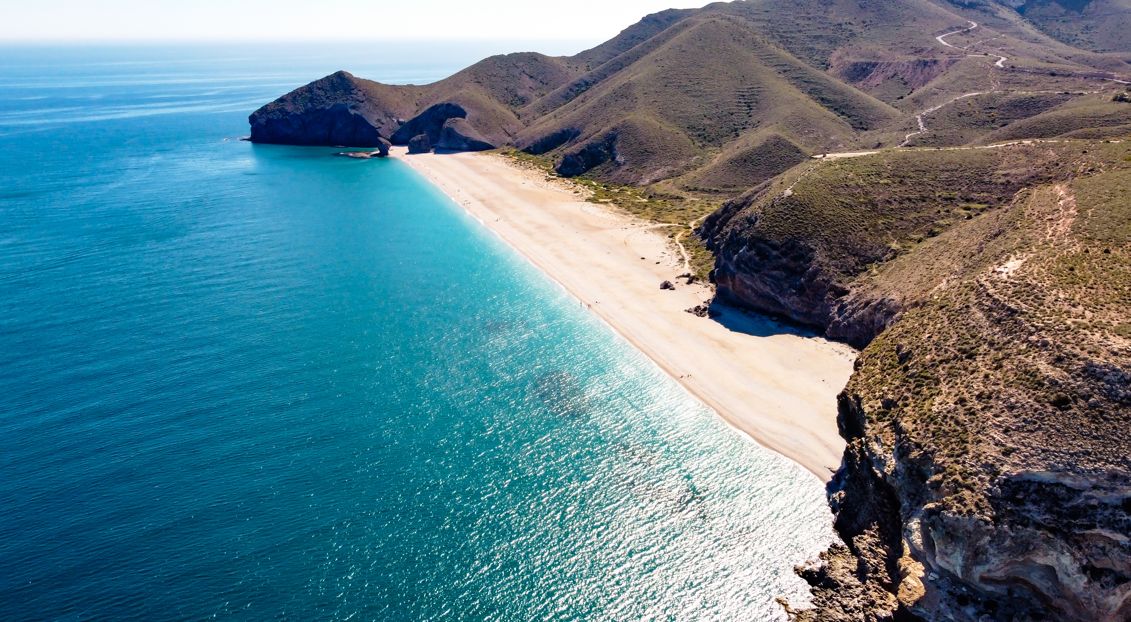 Playa-de-los-muertos-Almeria-Andalucia-cosat-paisaje-mar
